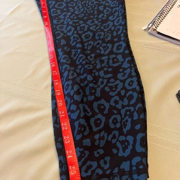 Blue and Black Leopard Print Leggings size 18 /20 - Picture 6 of 6